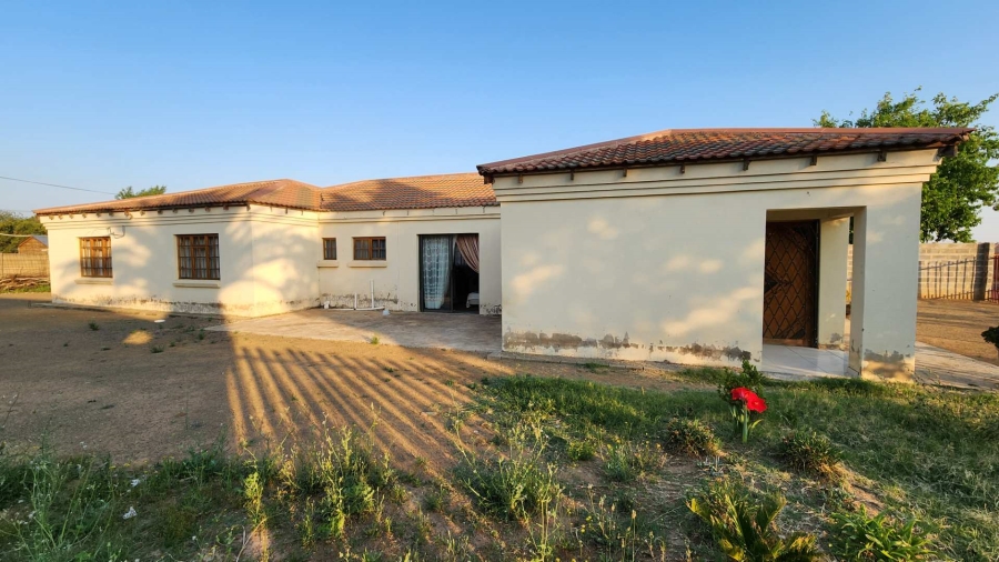 3 Bedroom Property for Sale in Lourierpark Free State